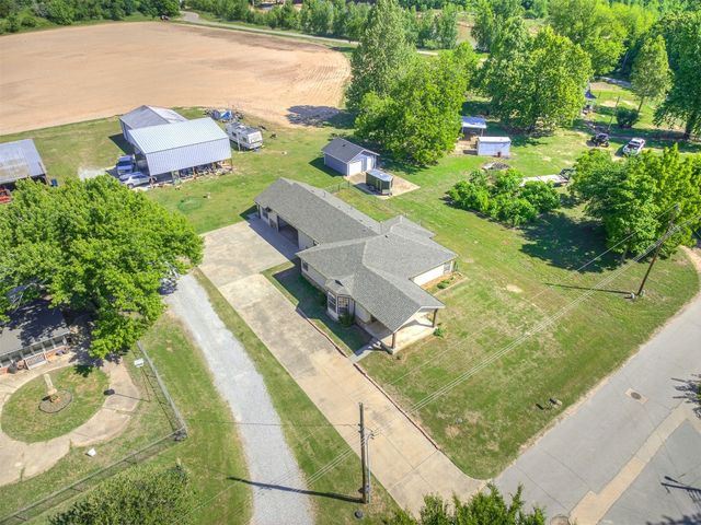 20961 Holden Street, Harrah, OK 73045