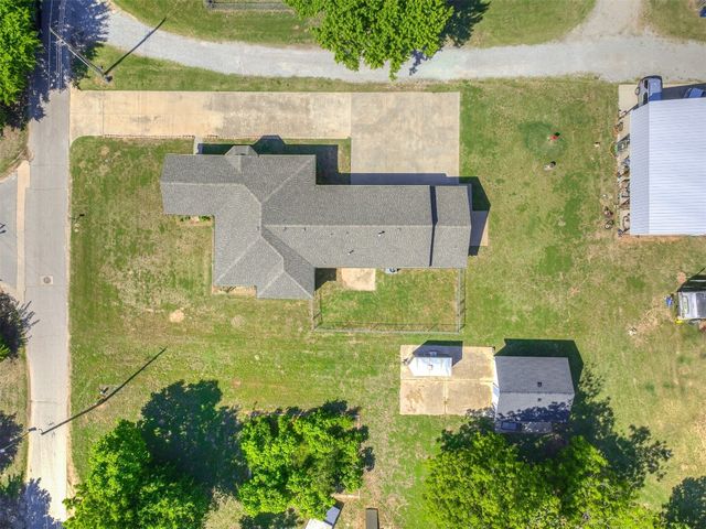 20961 Holden Street, Harrah, OK 73045
