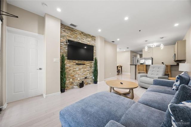 813 Travis Street 315, Mission, TX 78572