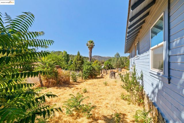 10297 Pine St, Coulterville, CA 95311