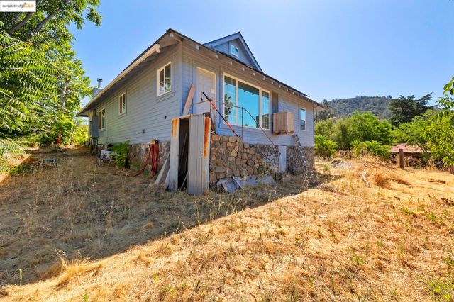 10297 Pine St, Coulterville, CA 95311