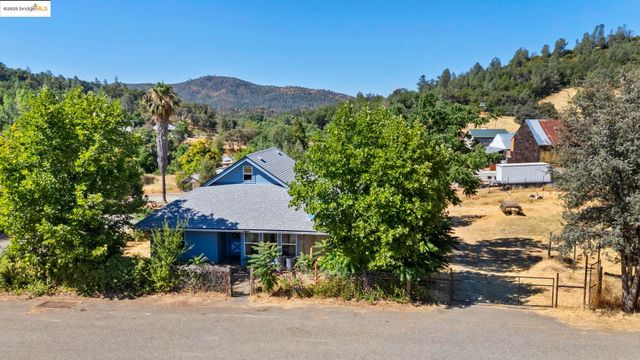 10297 Pine St, Coulterville, CA 95311