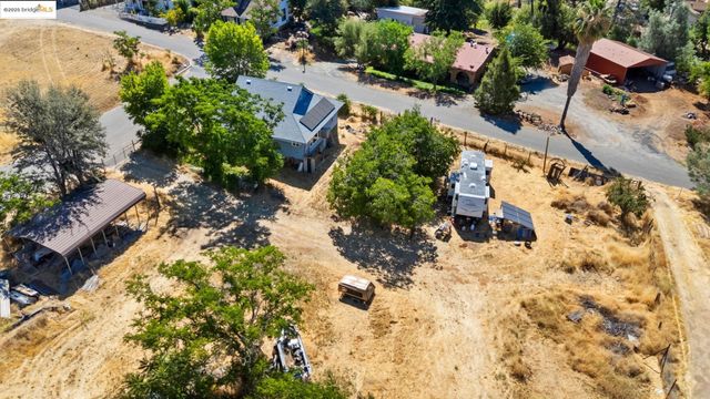 10297 Pine St, Coulterville, CA 95311