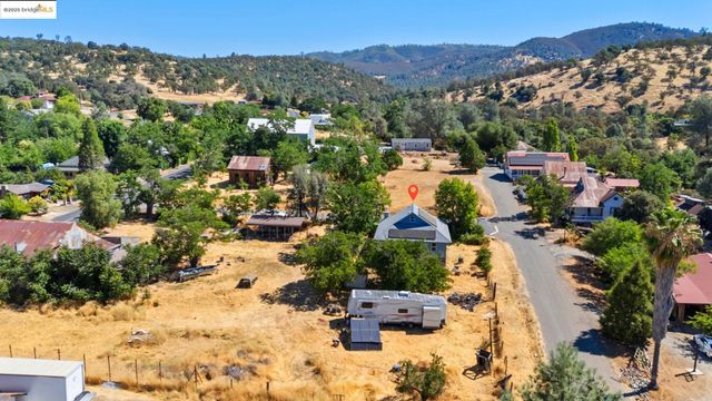 10297 Pine St, Coulterville, CA 95311