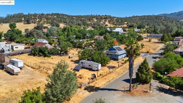 10297 Pine St, Coulterville, CA 95311