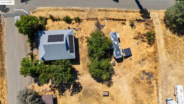 10297 Pine St, Coulterville, CA 95311