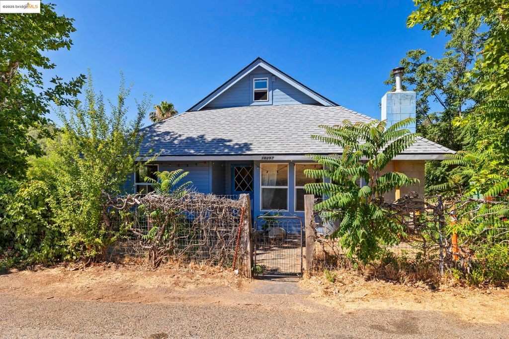10297 Pine St, Coulterville, CA 95311