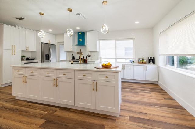 6613 BLUE HERON DRIVE S, St Petersburg, FL 33707