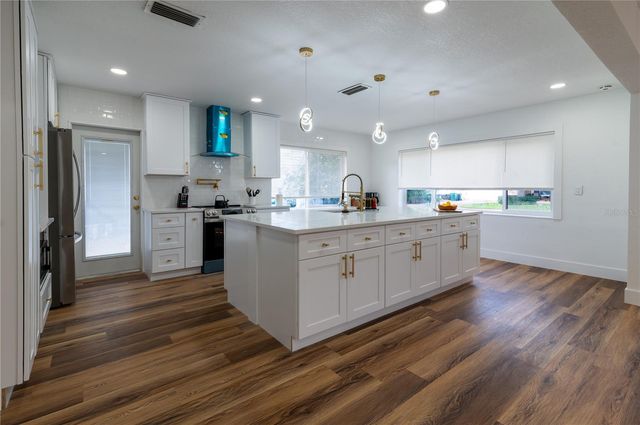 6613 BLUE HERON DRIVE S, St Petersburg, FL 33707