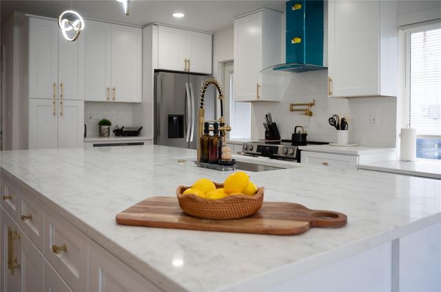 6613 BLUE HERON DRIVE S, St Petersburg, FL 33707