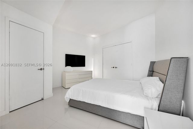 851 NE 1st Ave 1701, Miami, FL 33132