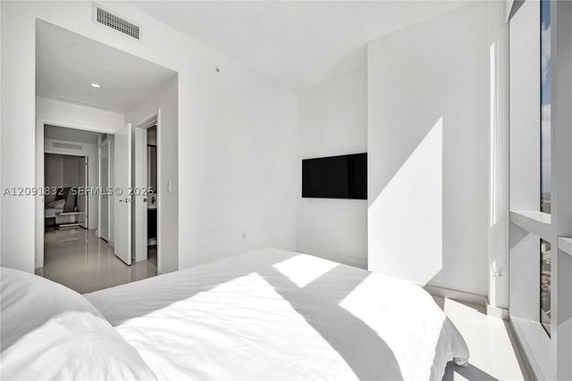 851 NE 1st Ave 1701, Miami, FL 33132
