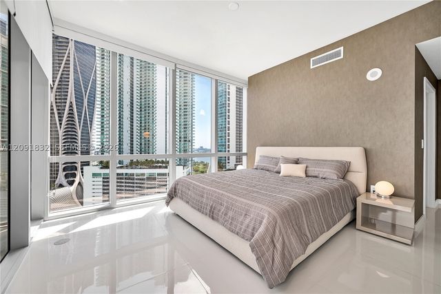 851 NE 1st Ave 1701, Miami, FL 33132