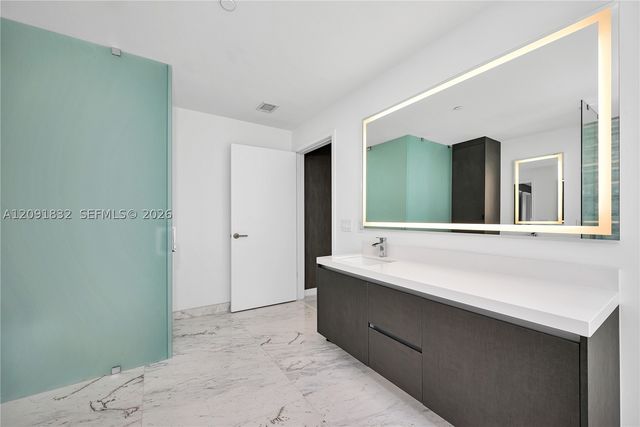 851 NE 1st Ave 1701, Miami, FL 33132