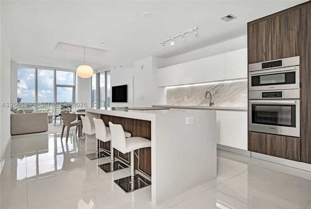 851 NE 1st Ave 1701, Miami, FL 33132