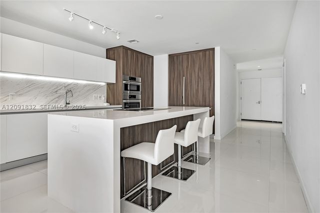 851 NE 1st Ave 1701, Miami, FL 33132