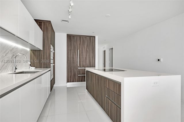 851 NE 1st Ave 1701, Miami, FL 33132