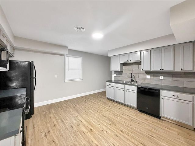 217 W 17th Street, Higginsville, MO 64037