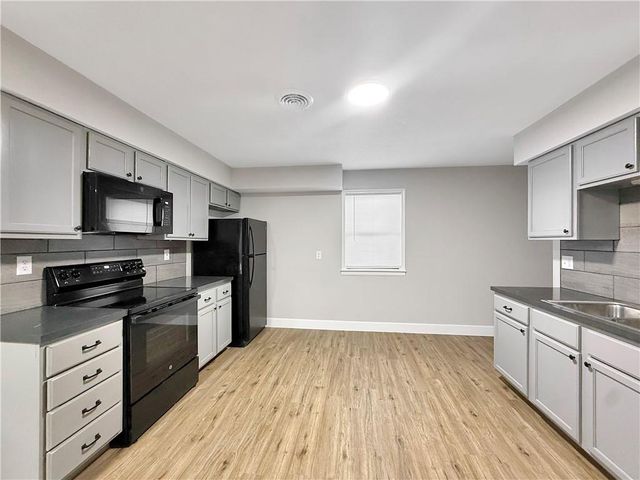 217 W 17th Street, Higginsville, MO 64037