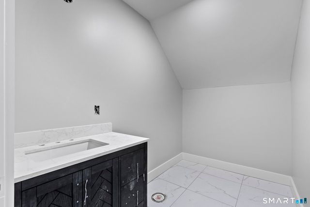 2 Pickett Road, Roxbury, CT 06783