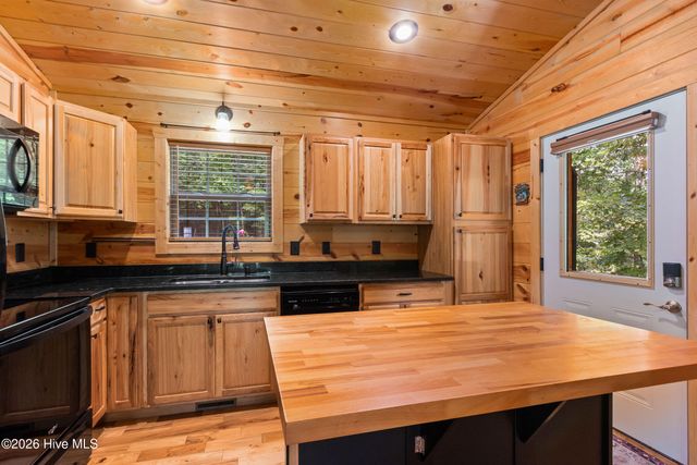 225 Dawsons Lane, Murphy, NC 28906