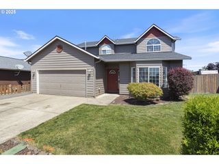 227 HAUSER Ct, Molalla, OR 97038