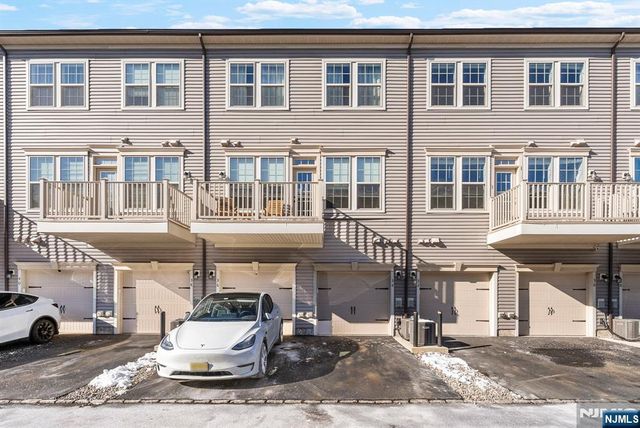 34 Arnold Drive, Wood Ridge, NJ 07075