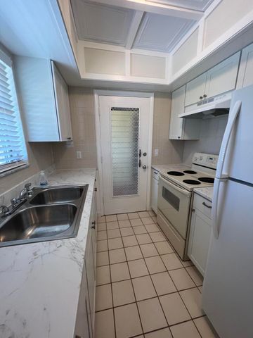 1050 E Sample Road 311, Pompano Beach, FL 33064