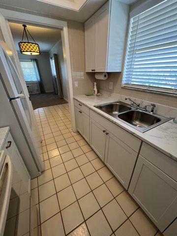 1050 E Sample Road 311, Pompano Beach, FL 33064