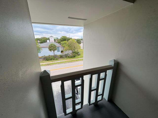 1050 E Sample Road 311, Pompano Beach, FL 33064