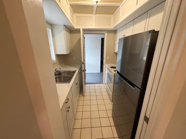 1050 E Sample Road 311, Pompano Beach, FL 33064