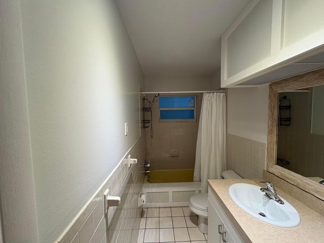 1050 E Sample Road 311, Pompano Beach, FL 33064