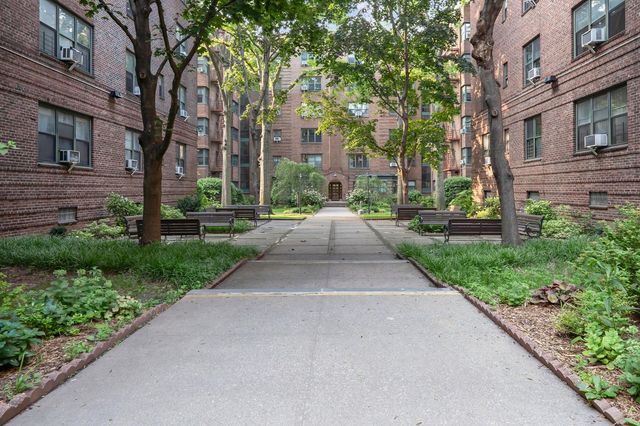 3441 78th St Apt 4G, New York City, NY 11372
