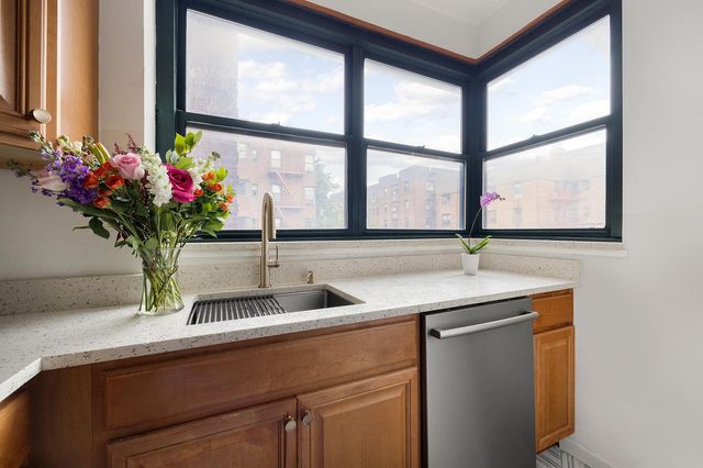 3441 78th St Apt 4G, New York City, NY 11372