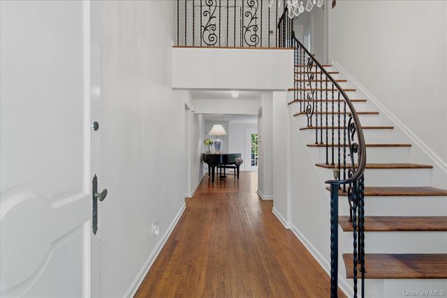 44 Georgica Close Road, East Hampton, NY 11937