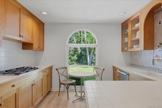 44 Georgica Close Road, East Hampton, NY 11937