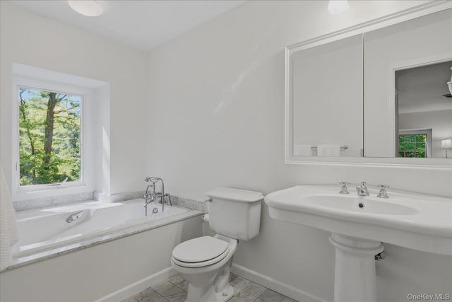 44 Georgica Close Road, East Hampton, NY 11937