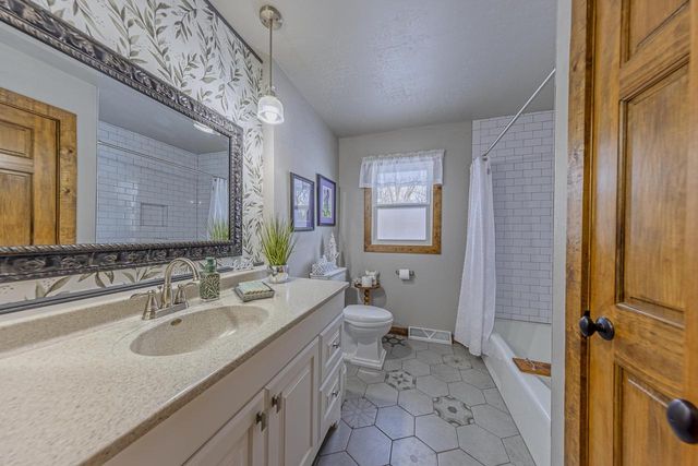 416 Colby Court, Janesville, WI 53546