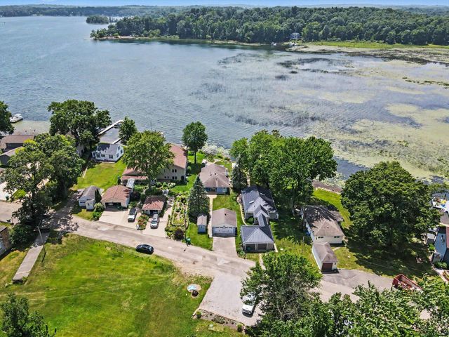 11169 Lakeshore Drive, Three Rivers, MI 49093