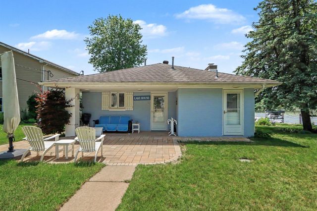 11169 Lakeshore Drive, Three Rivers, MI 49093