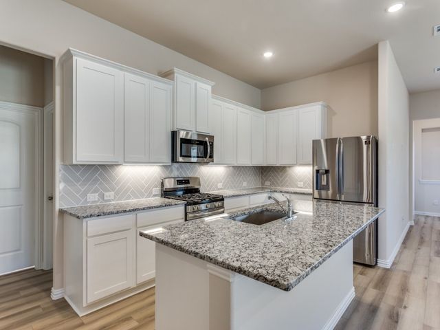 529 Brozgold Avenue, Midlothian, TX 76065