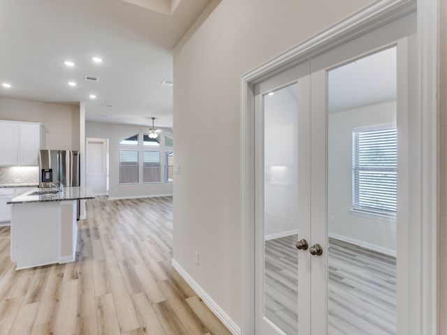 529 Brozgold Avenue, Midlothian, TX 76065