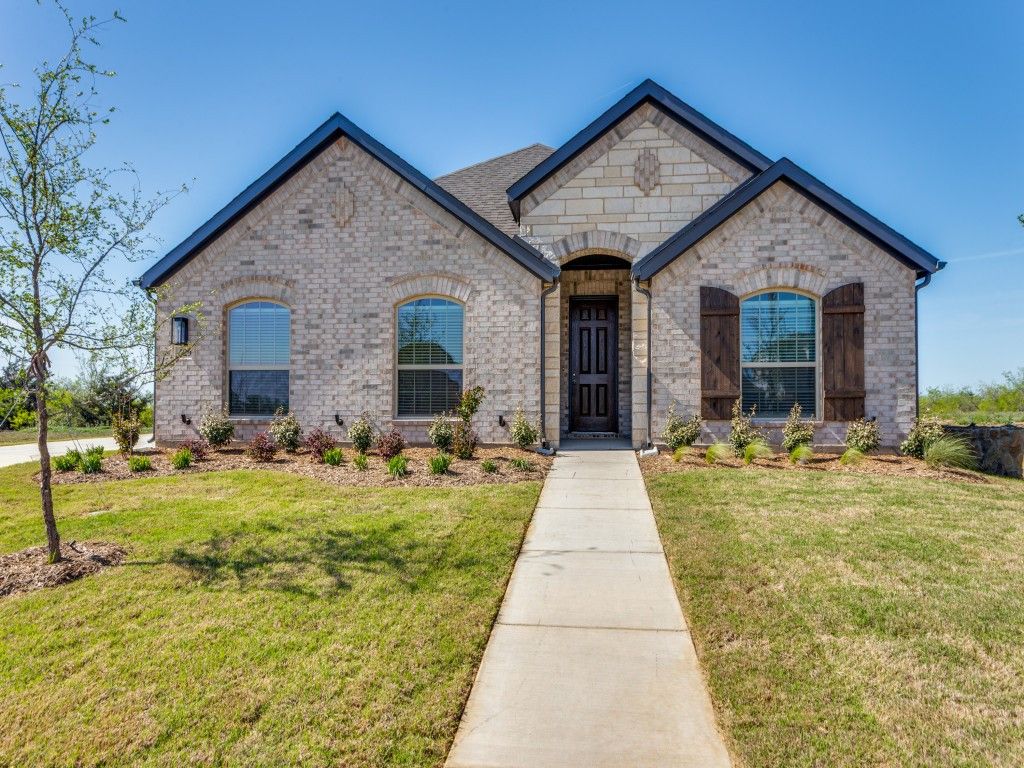 529 Brozgold Avenue, Midlothian, TX 76065