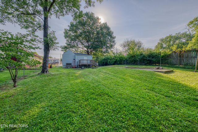 4621 Freund St, Knoxville, TN 37920