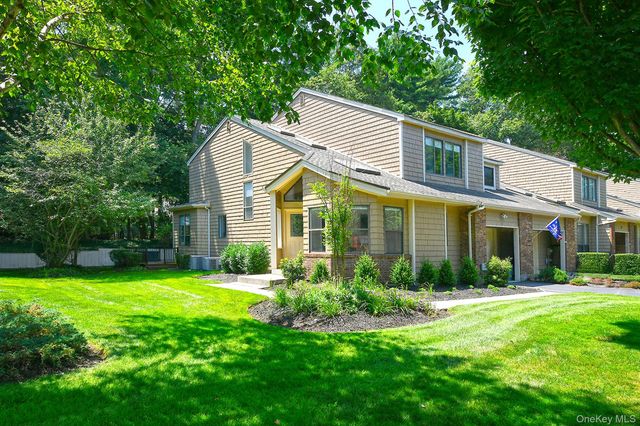 8 Whitman Ridge Drive, Melville, NY 11747