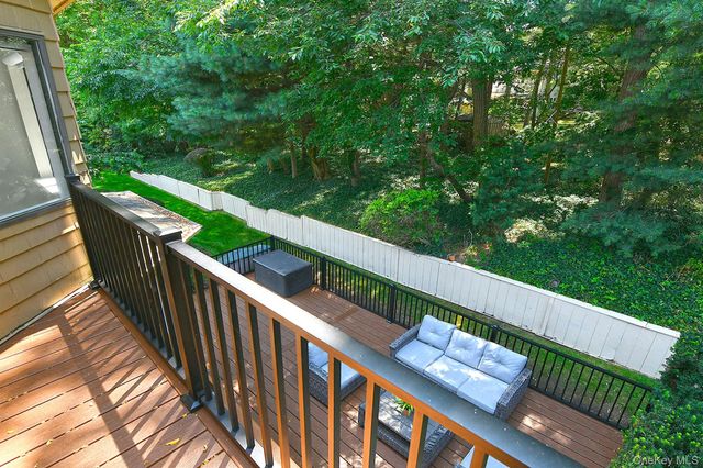 8 Whitman Ridge Drive, Melville, NY 11747