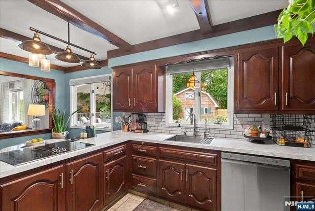 21 Carteret Street, West Milford, NJ 07480
