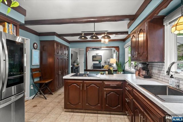 21 Carteret Street, West Milford, NJ 07480