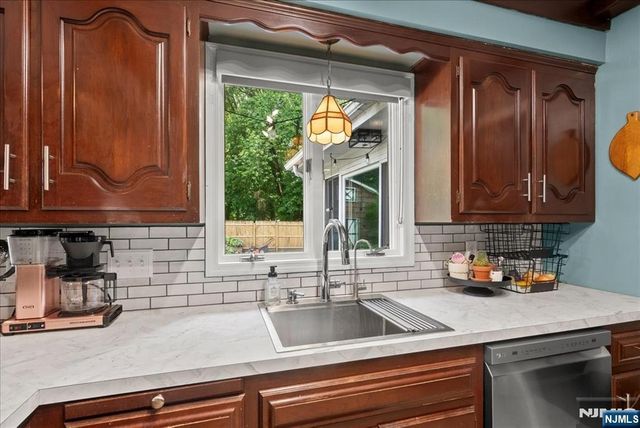 21 Carteret Street, West Milford, NJ 07480