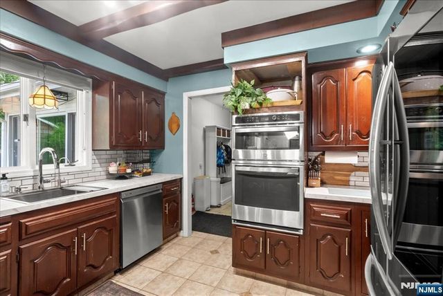 21 Carteret Street, West Milford, NJ 07480